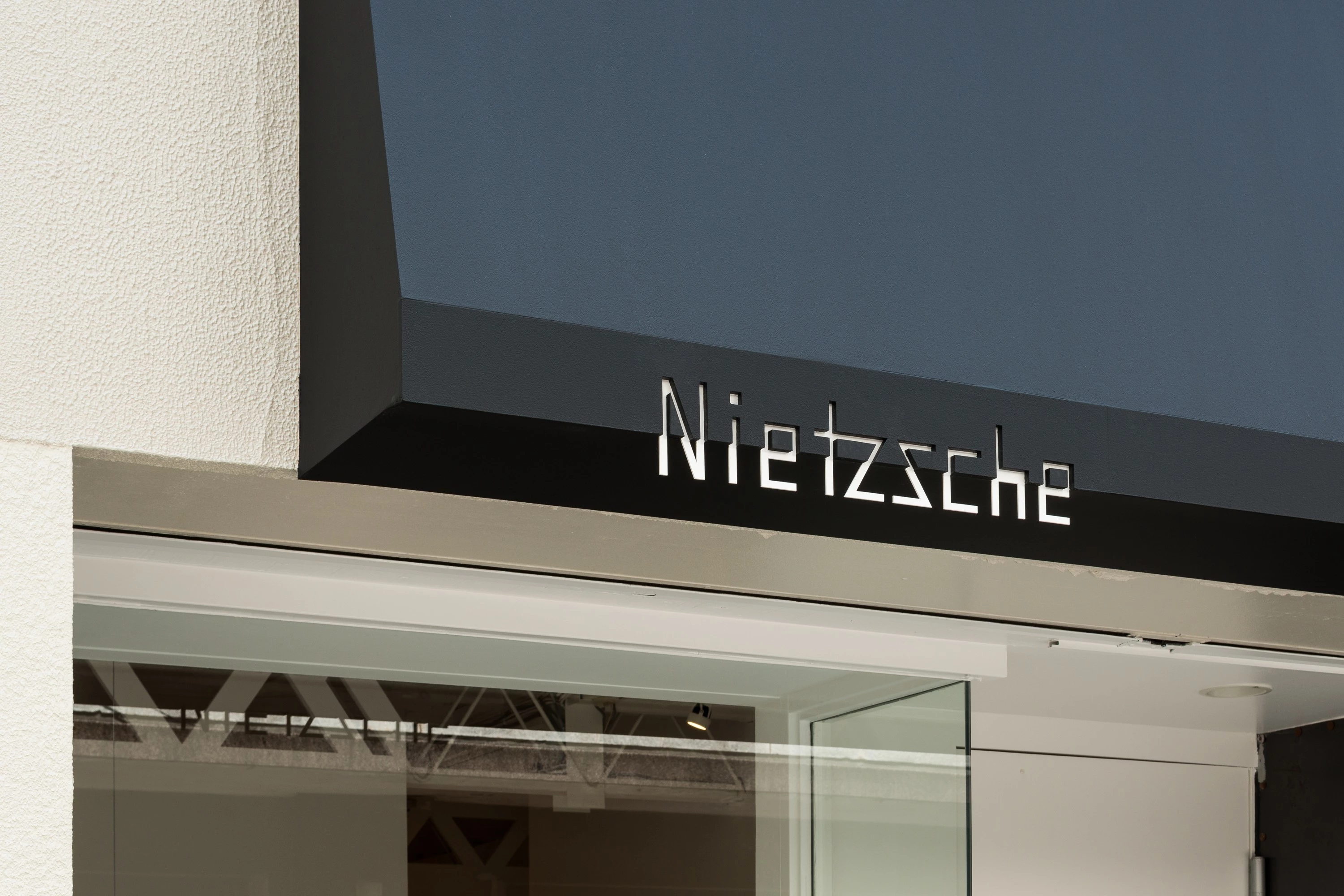 日本大阪"Nietzsche"精品店设计-9