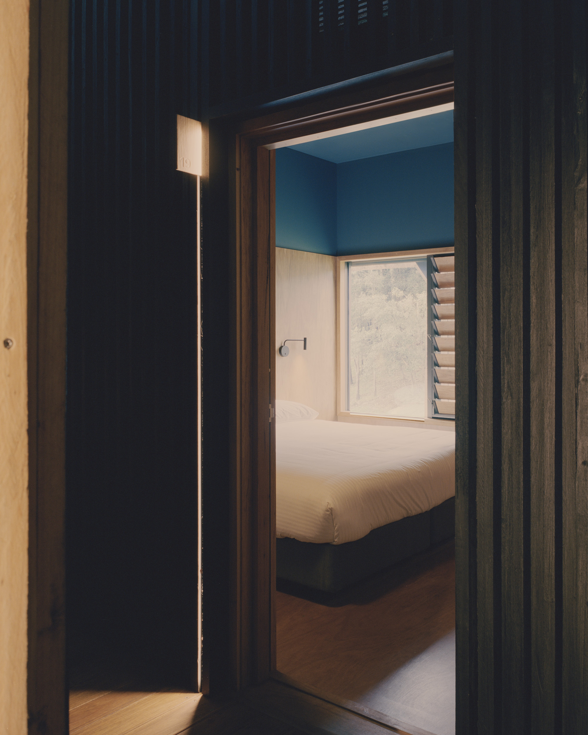 澳洲藝術秘境：Bundanon 藝術博物館與吊橋，建築與地景相互呼應，創造與自然共融的博物館體驗，體現澳洲 Wodi Wodi 與 Yuin 原民文化 | FAM-40