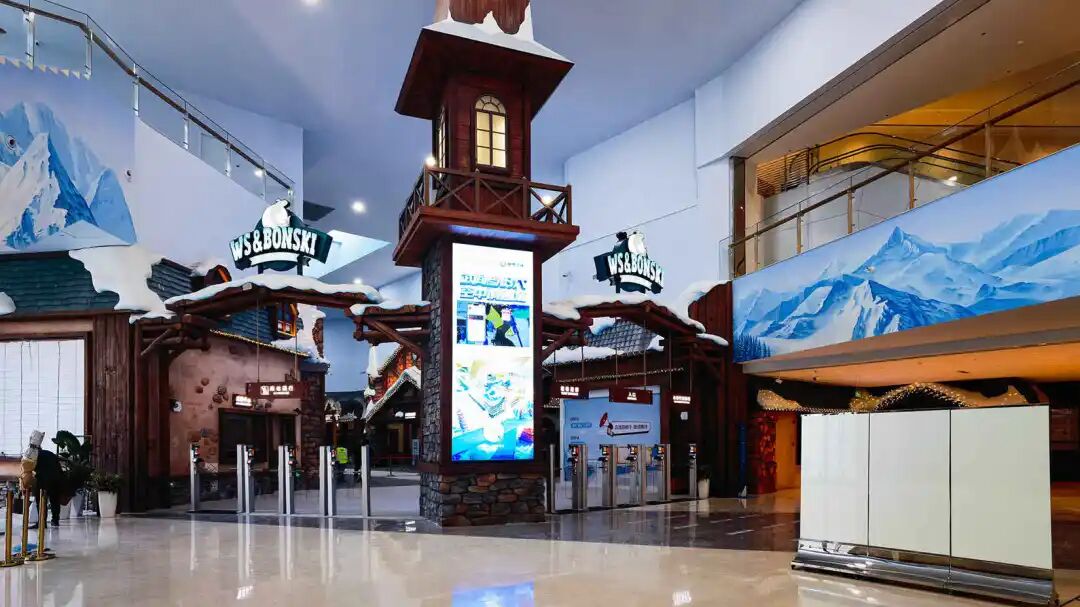 谁说滑雪只能冬天？华中首座城市中心室内滑雪场，四季都能嗨翻天！-4