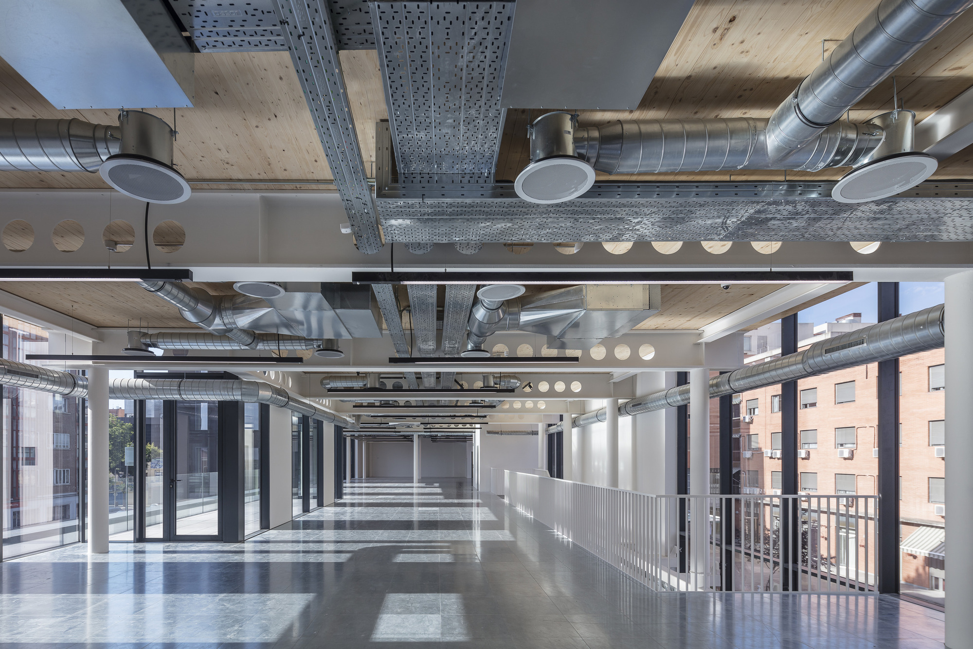 Ancora 40 办公大楼丨西班牙马德里丨Buckley Gray Yeoman-5