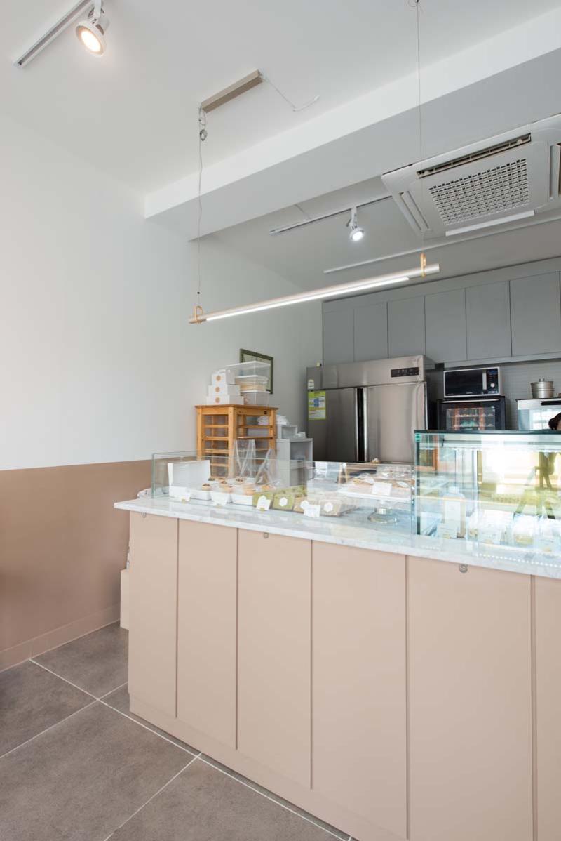 女性化简约风 9 坪甜品店设计-6