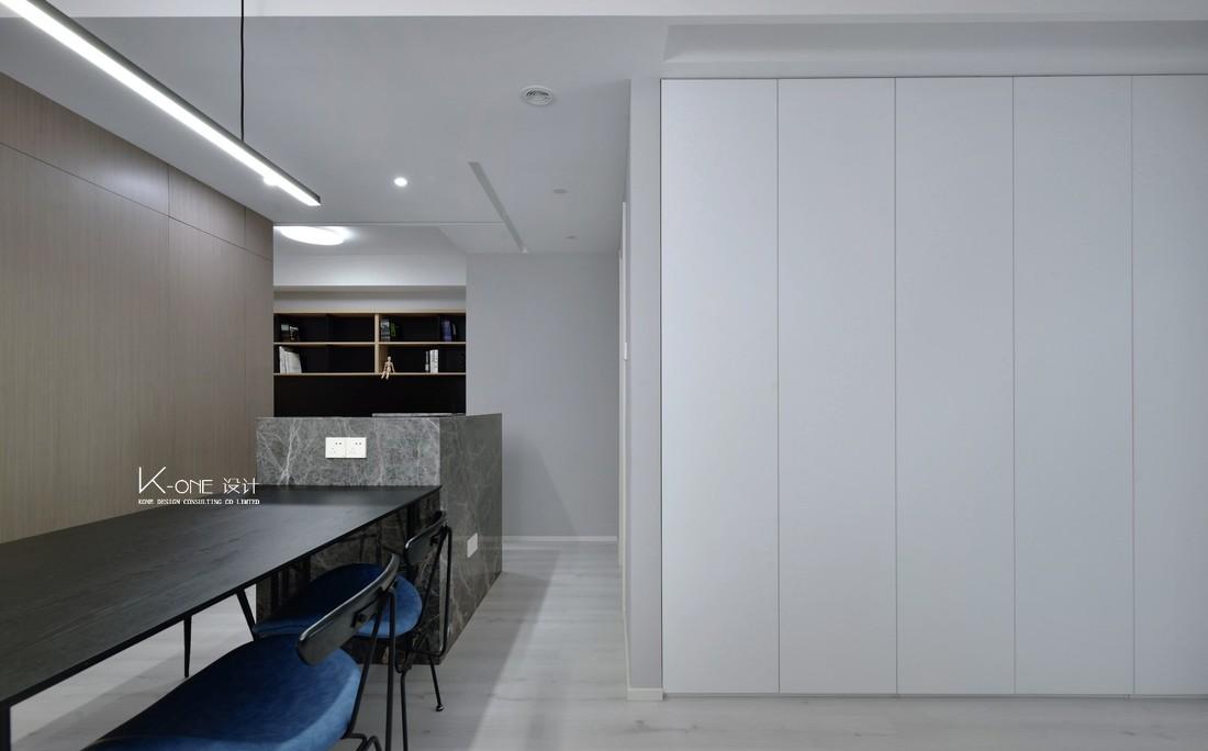 白色简约家居,宝蓝点缀的安静空间-9