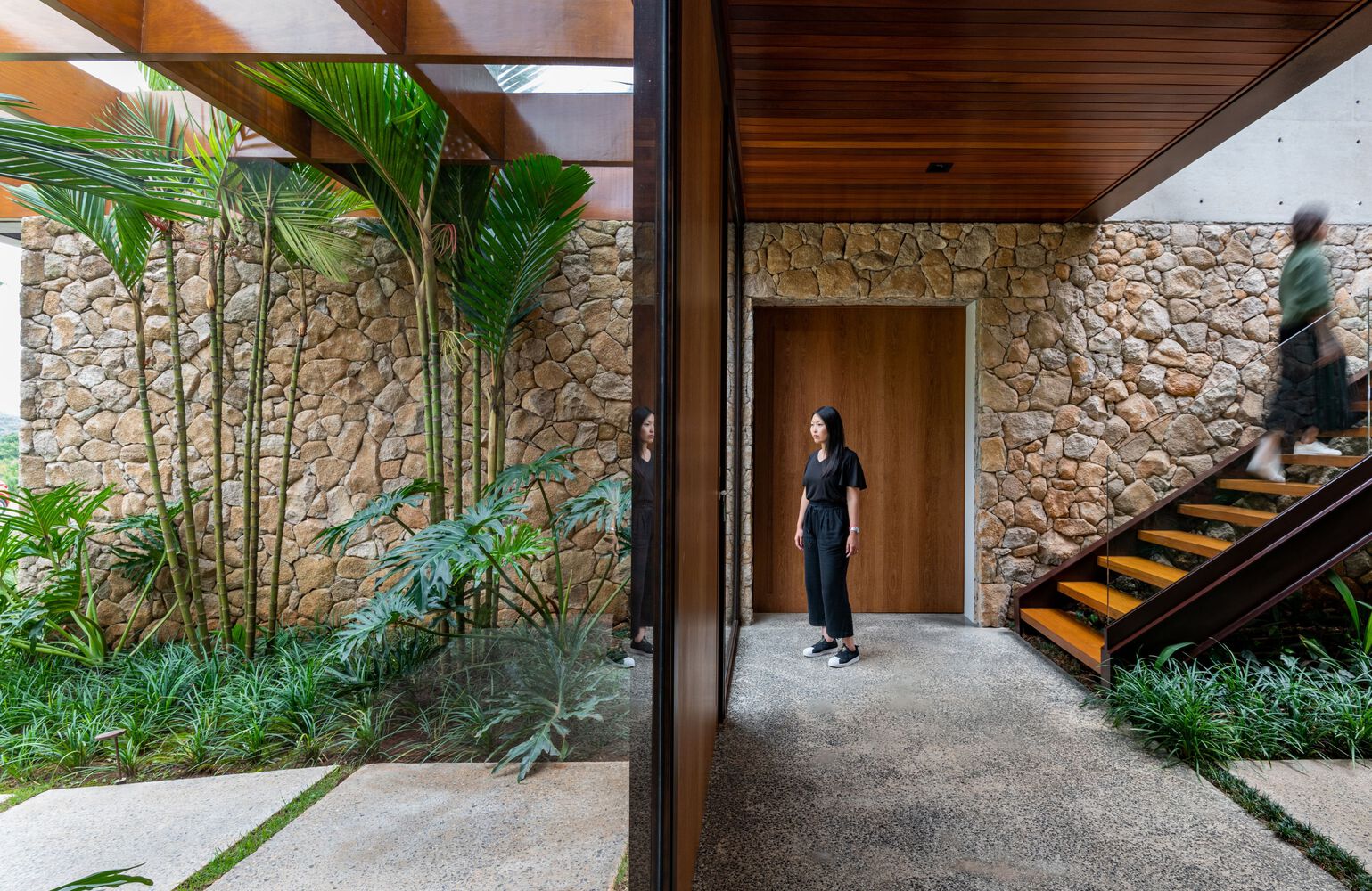 绿意盎然与自然共生的巴西家庭住宅丨巴西圣保罗-4