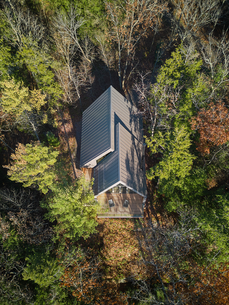 Doğayla Uyumlu Modern Bir Kaçış Noktası: Bunkie on the Hill - Arkitera-11