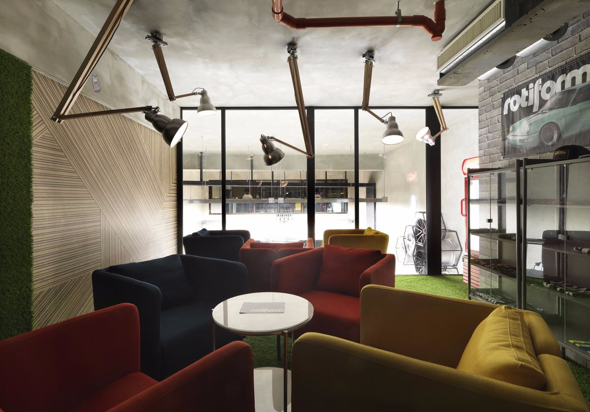 《变形金刚》般的科幻汽修店,工业风与后现代的完美融合-7