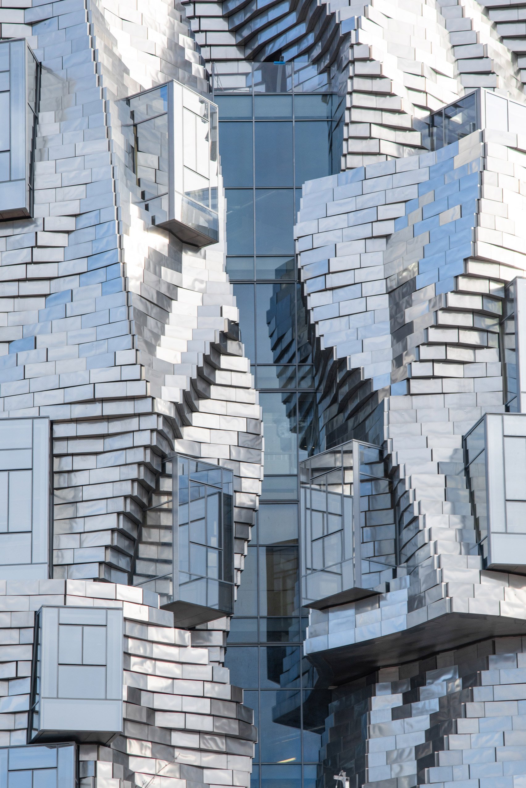 法国 Arles 市，弗兰克·盖里扭曲的 Luma Arles 塔即将完工-9