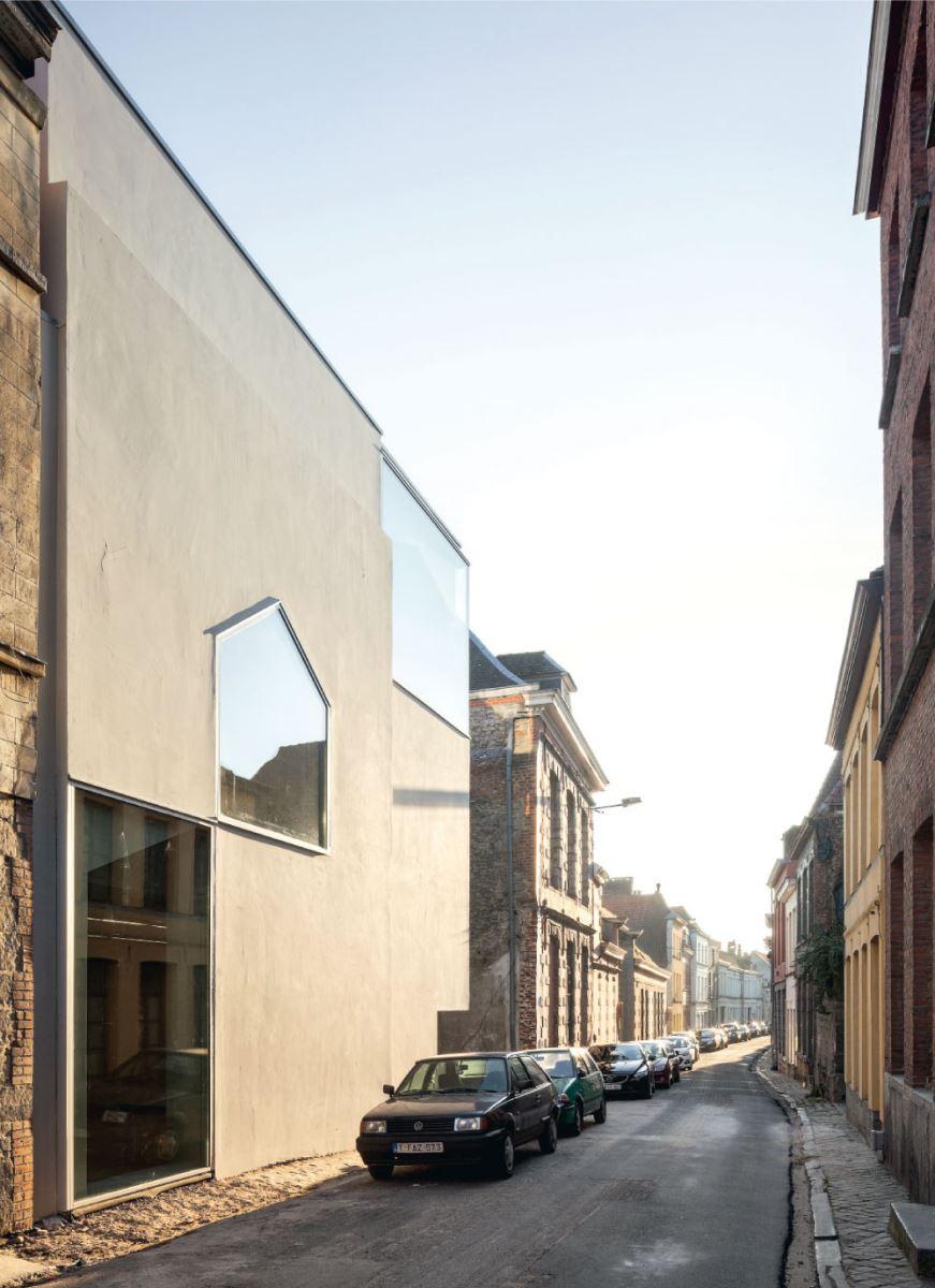 比利时 Tournai 建筑学院 | 混凝土工业风的教育空间-10