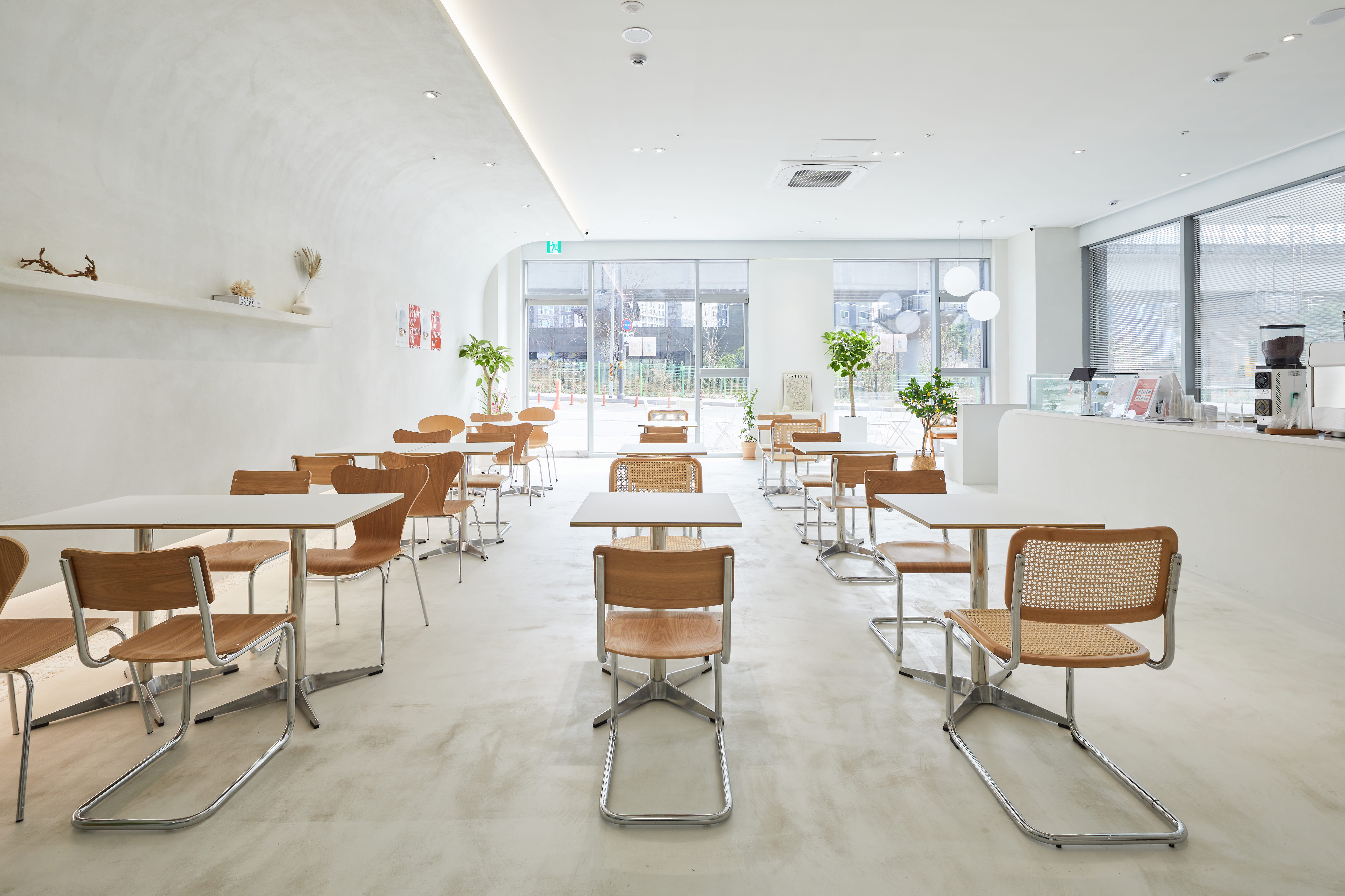 白色梦幻，33 平米咖啡厅的极致设计-6