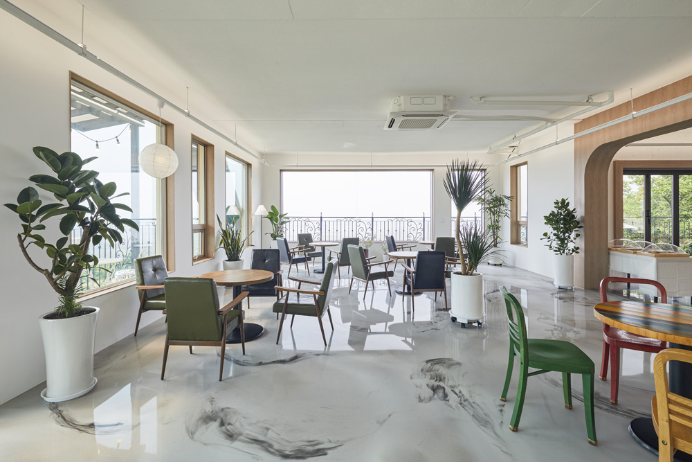 洛特里克咖啡馆 | 明亮的木质设计，展现极简魅力-12