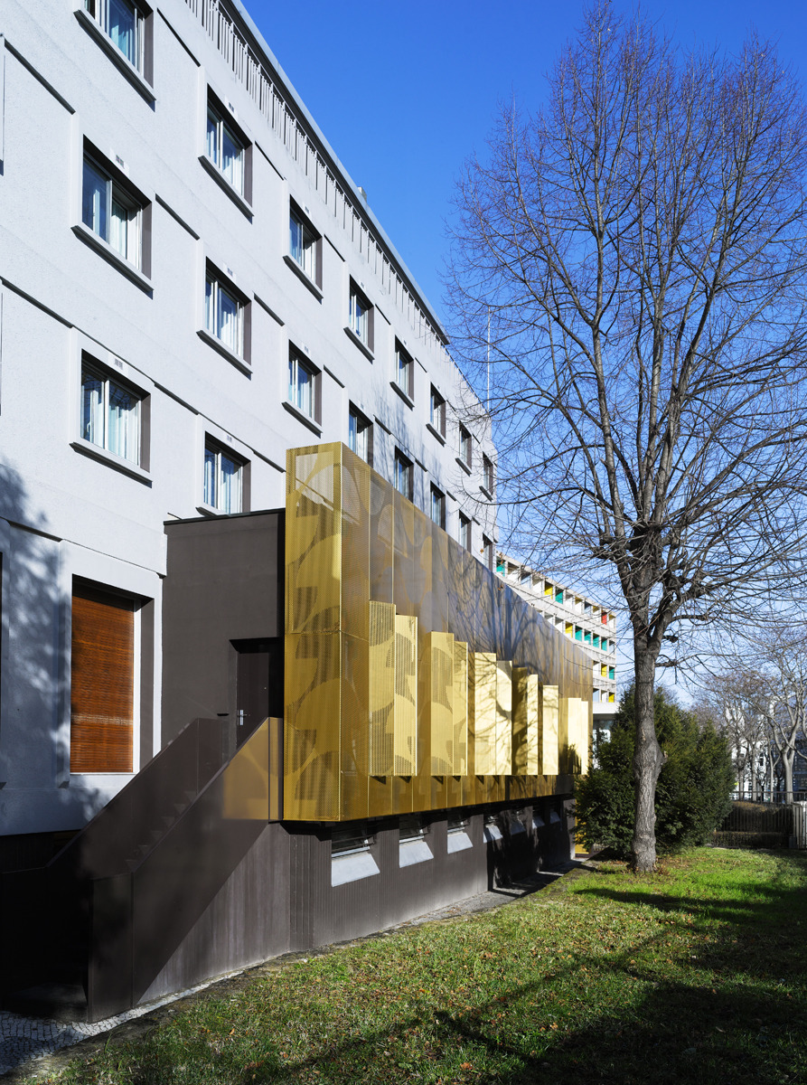 巴黎葡萄牙公寓翻新记 | 战舰灰立面展现独特魅力-9