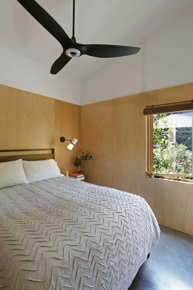 西雅图金属外观小屋 | 极简与舒适的完美结合-7