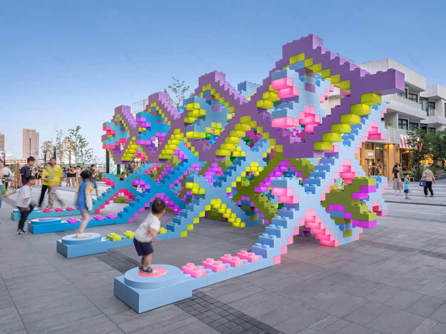 乐高® “世界玩乐节” – 《织光乐园》公共艺术装置丨中国上海丨大星吉子-33