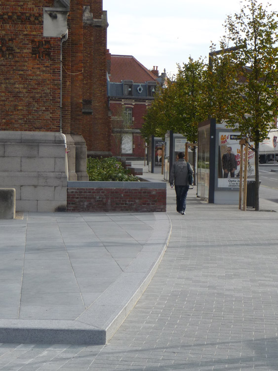 历史交织的阿尔芒提埃尔广场-16