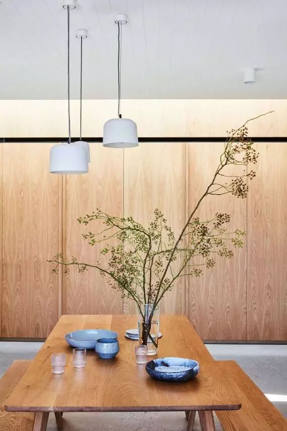 这里简约而清爽,却始终不缺乏点亮空间的焦点  Project 12 Architecture-11