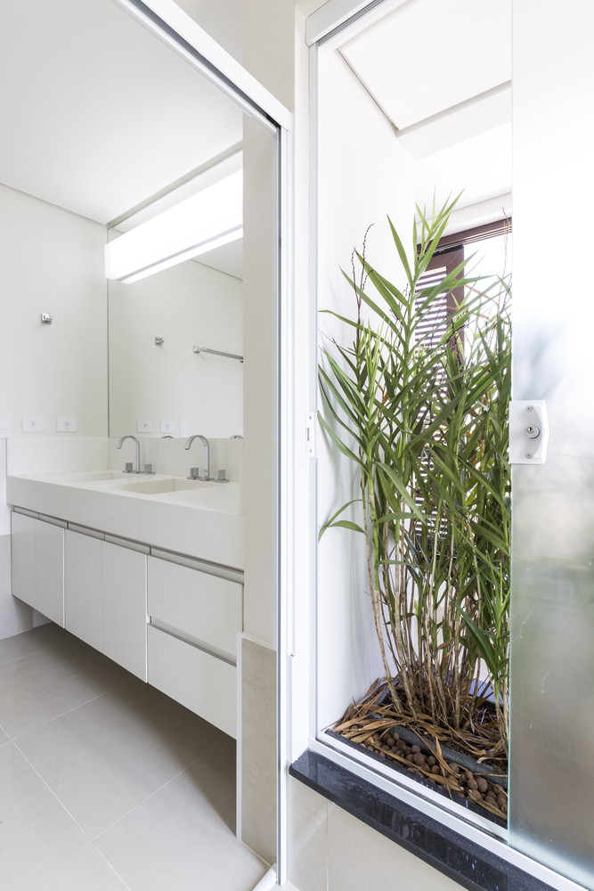 巴西 DBP House | 灵动布局，光影交织的生态住宅-32