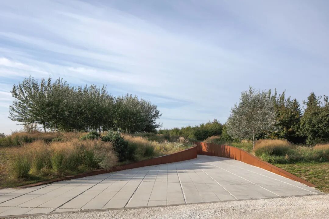 波兰坡地河畔集成住宅丨77建筑工作室-25