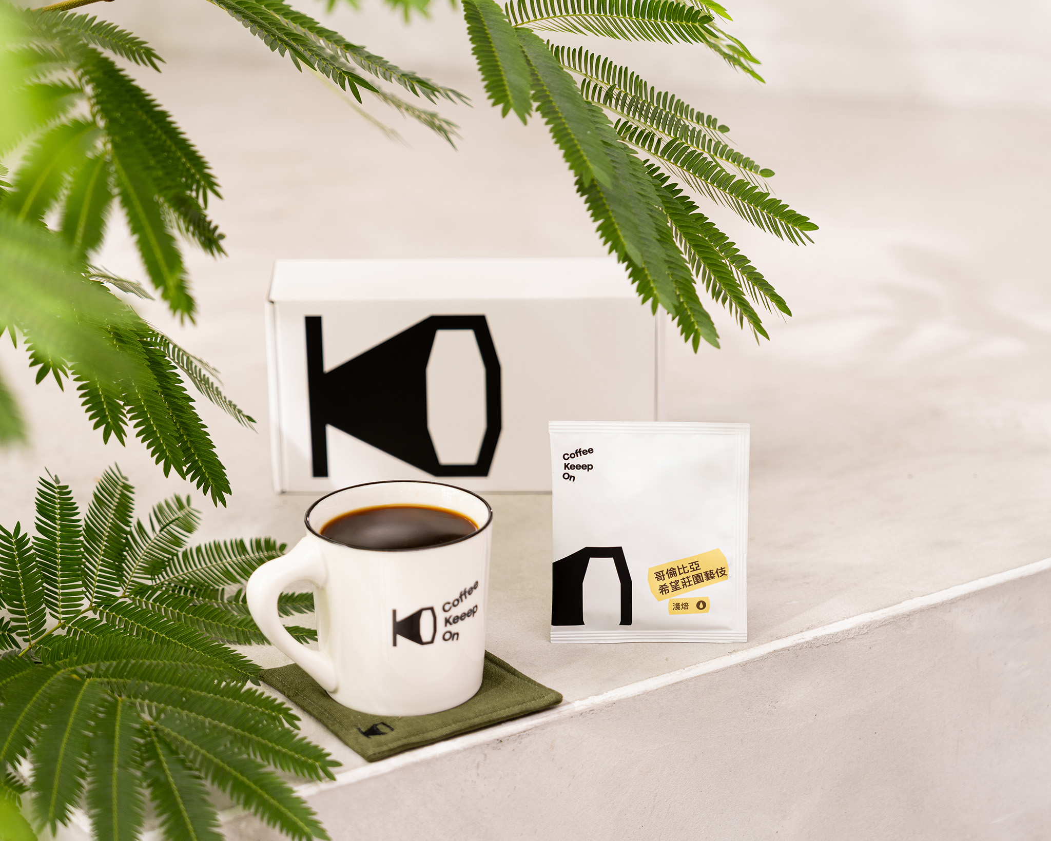 Coffee Keep On 2026马年新年礼盒商业摄影-7