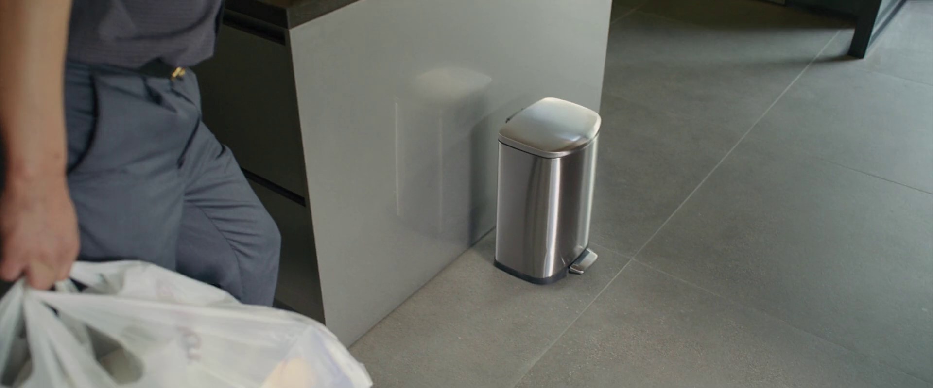 《寄生虫》中朴家别墅及金家住宅场景设计丨Lee Ha Jun,Namgoong Hyeonja-34