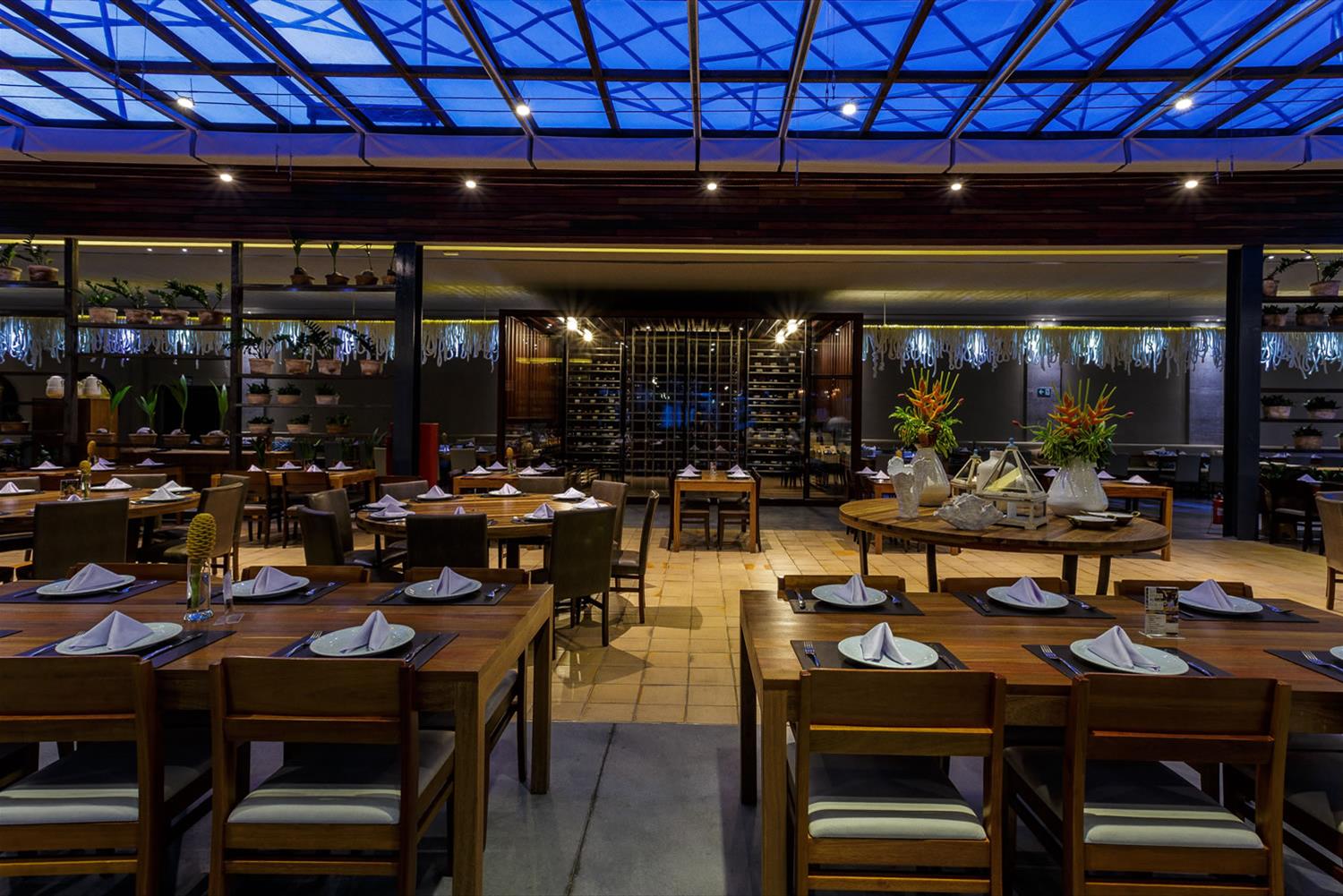 巴西 NAU 餐厅设计 | 渔网外观，自然光运用，海洋气息室内设计-15