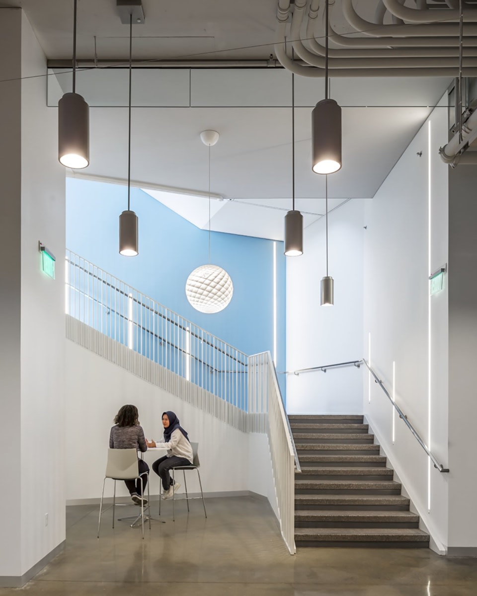 华盛顿大学圣路易斯分校现代哥特建筑丨阿根廷圣路易斯丨Moore Ruble Yudell-17