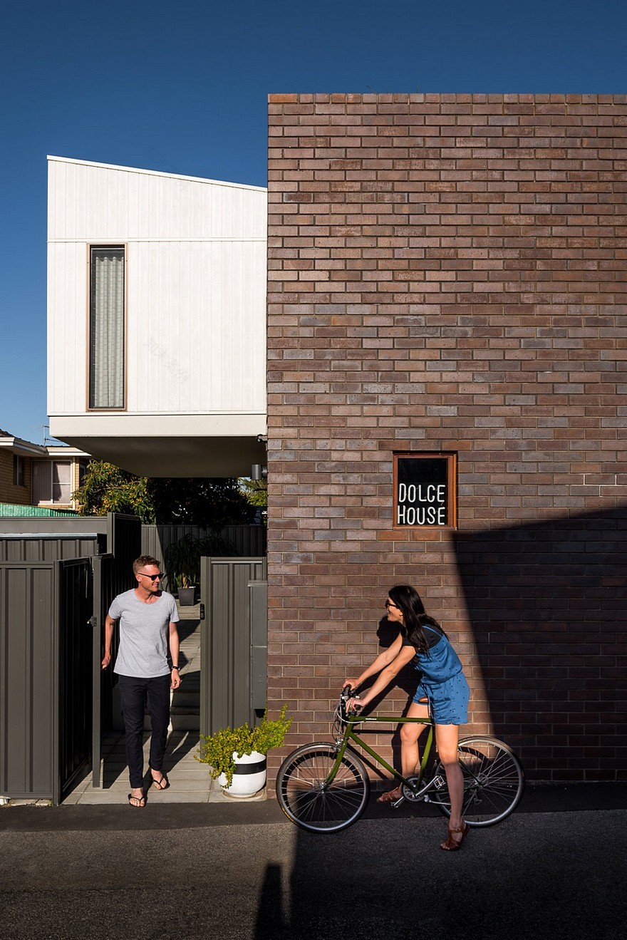 Dolce House is a Contemporary Urban Home with Warehouse Style-32