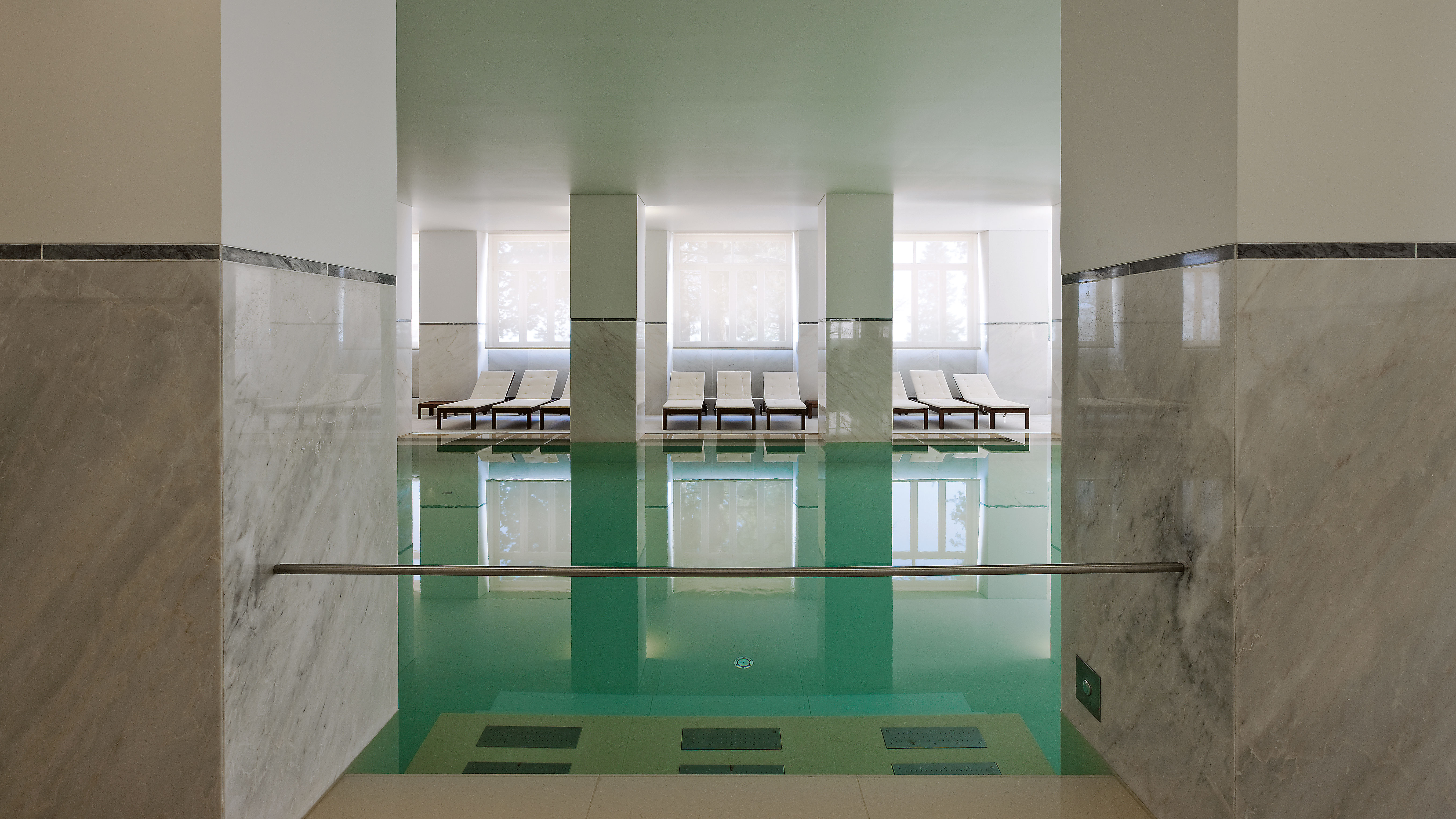 葡萄牙废弃铁路疗养院变身高山酒店-0