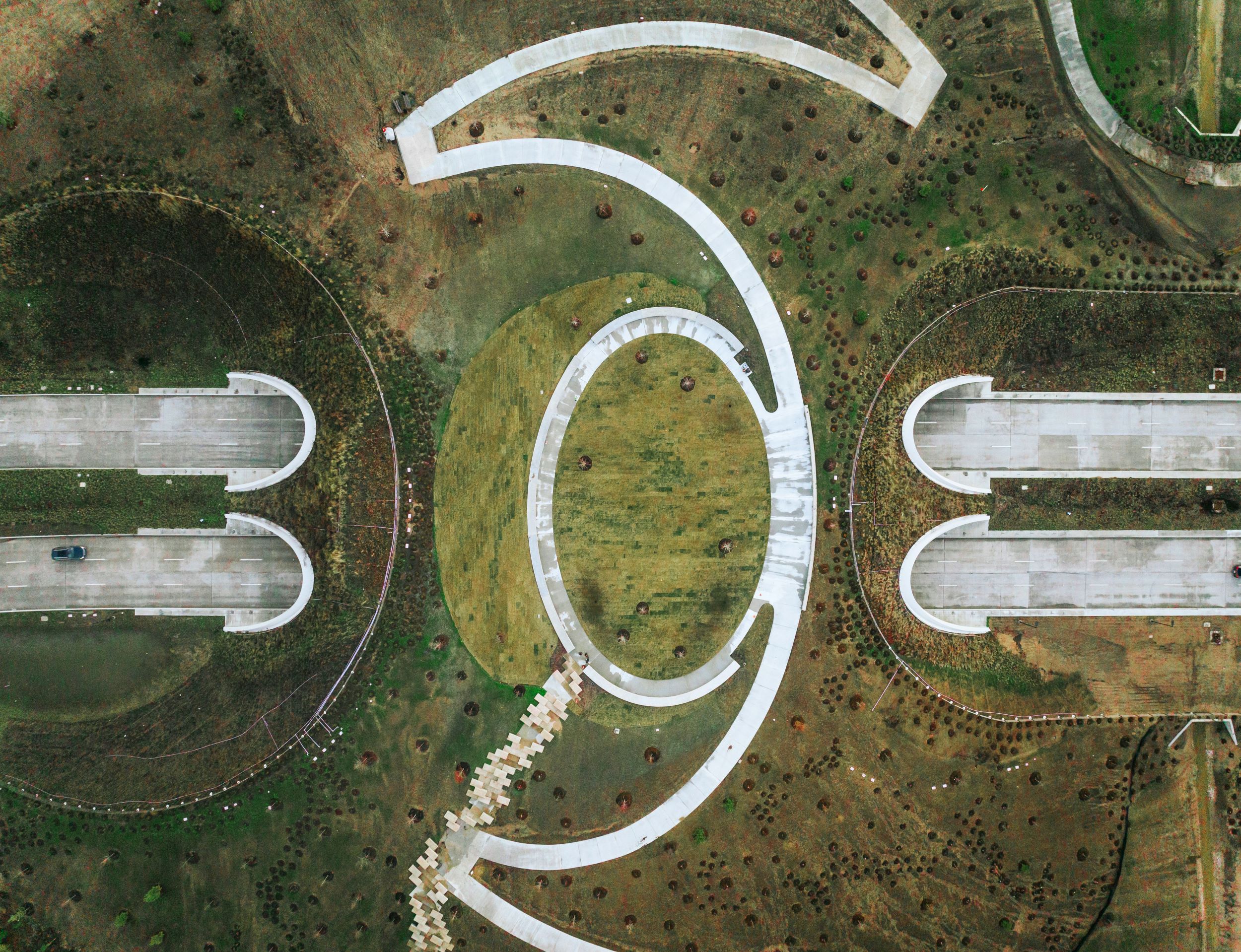 Kinder Land Bridge and Cyvia and Melvyn Wolff Prairie at Memorial Park | Nelson Byrd Woltz Landscape Architects-11