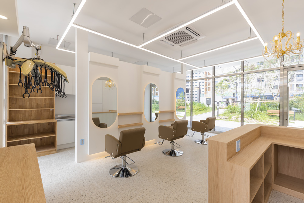 简约白色美发沙龙设计，打造时尚空间-2