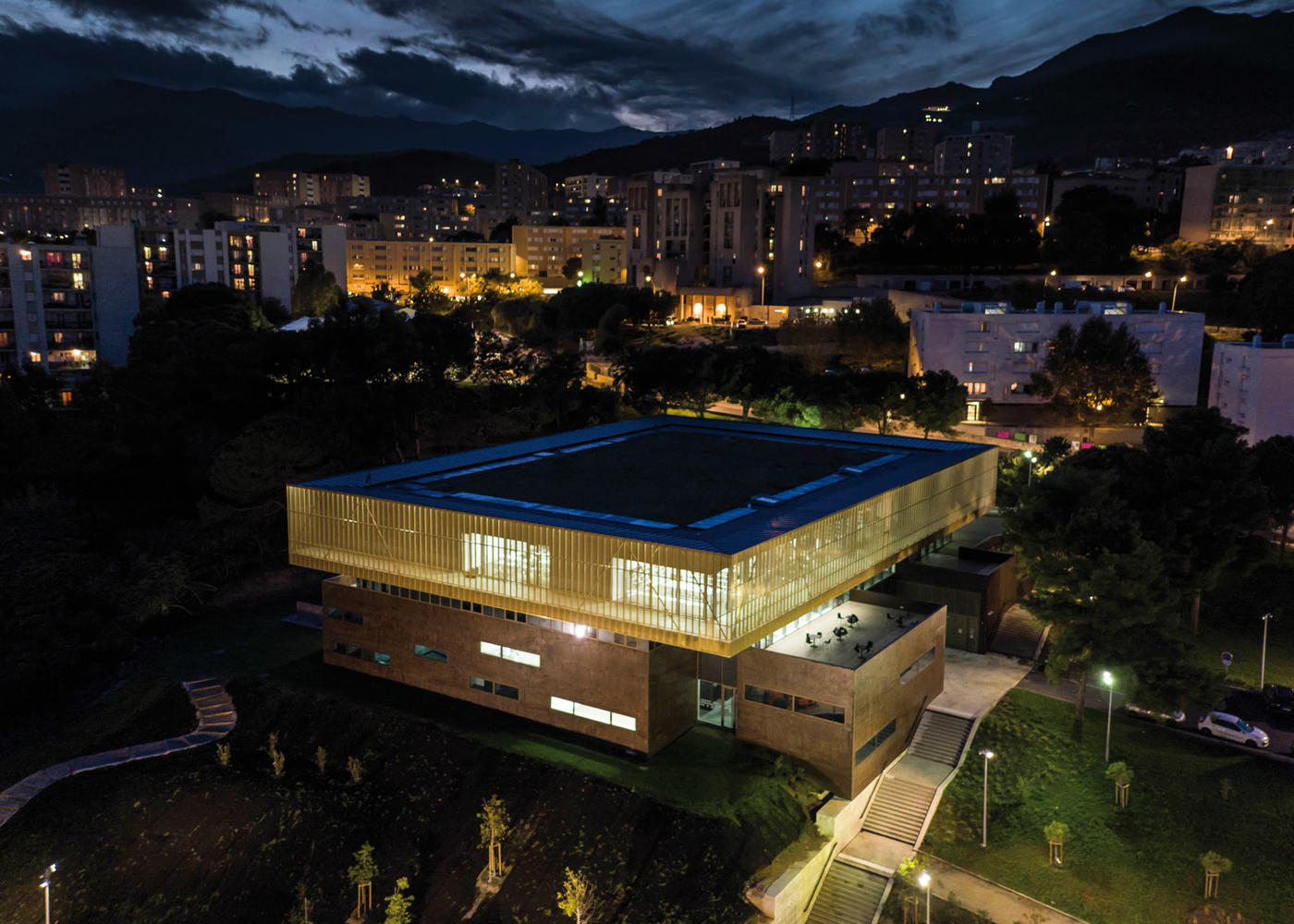 如同林间的鸡油菌 巴斯蒂亚文化中心-4