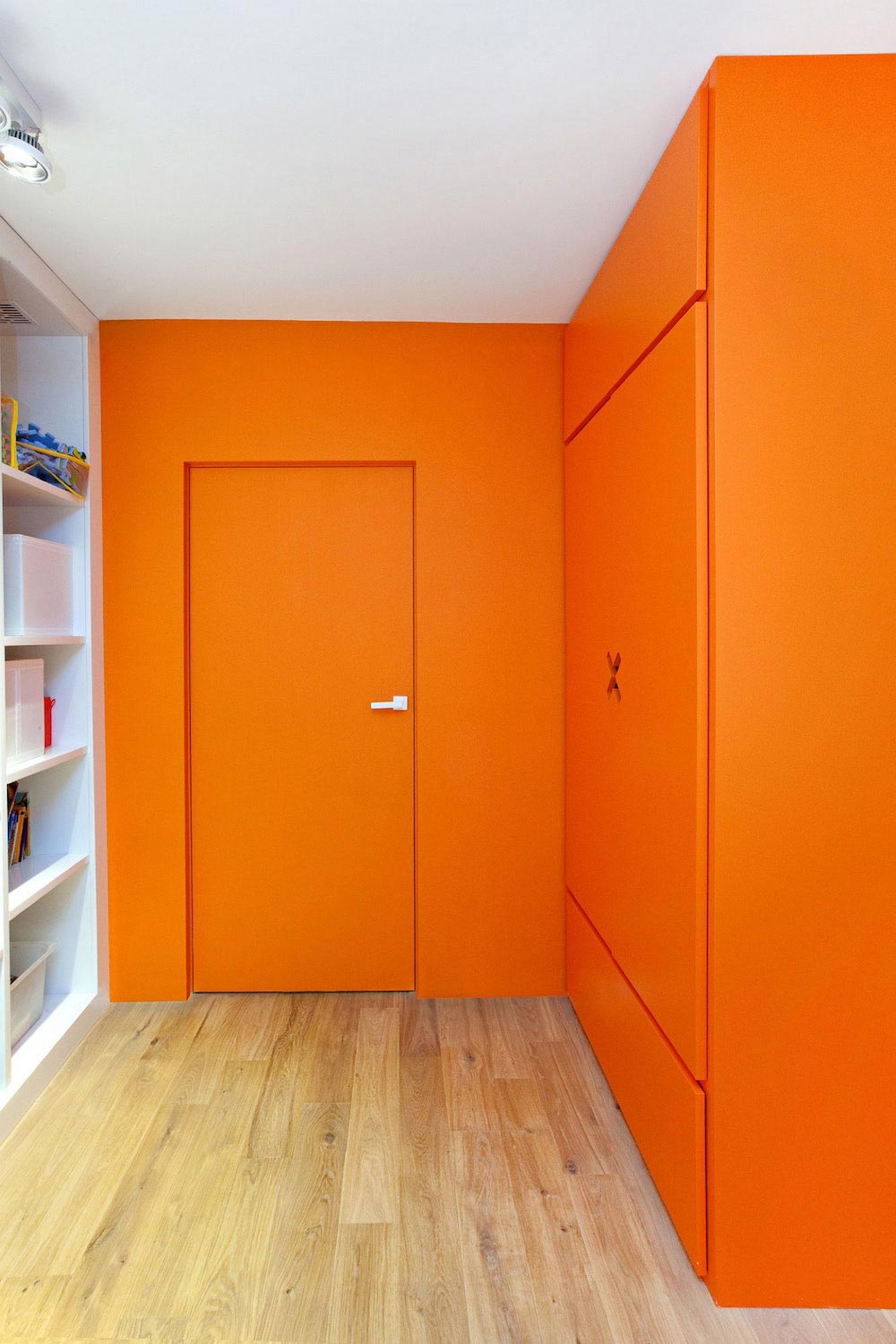 波兰 Puszczykowo 时尚镂空住宅设计-13