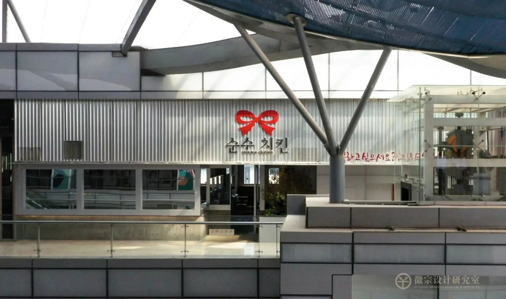 「被撕开的礼盒」SOONSOO CHICKEN中国首店设计丨中国郑州-14