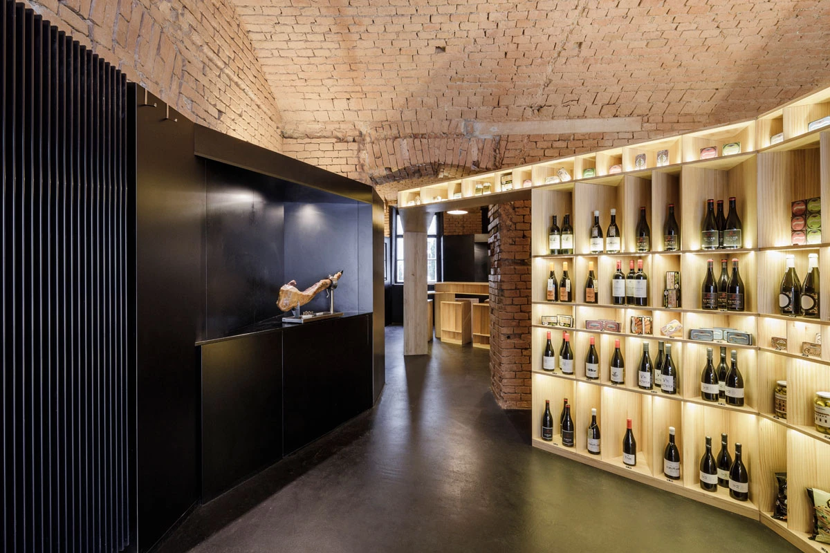 灵活多变的西班牙风情商铺设计-14