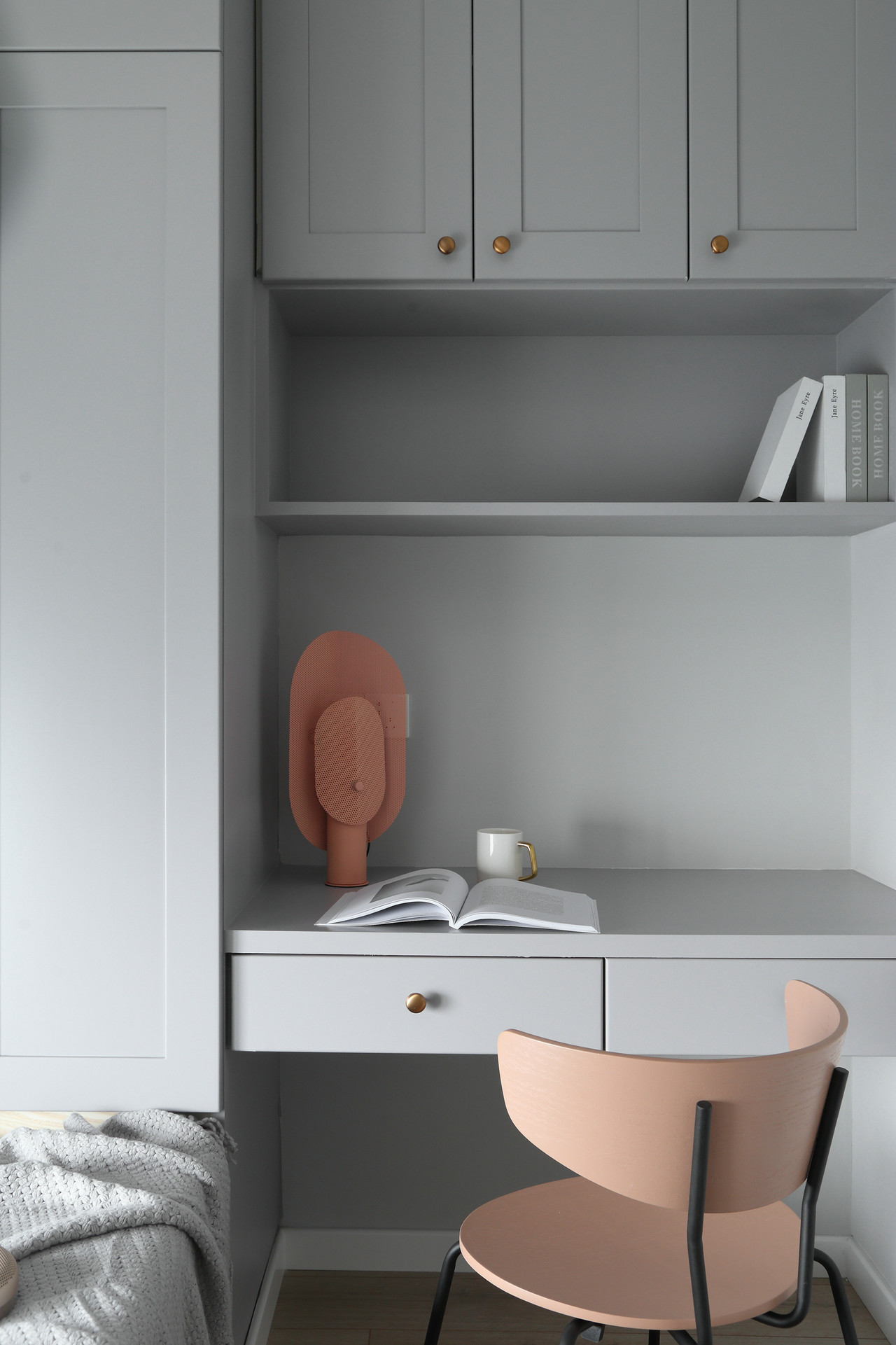 成都 110 平灰色调家居设计，开放式厨房与明亮色彩的完美融合-38