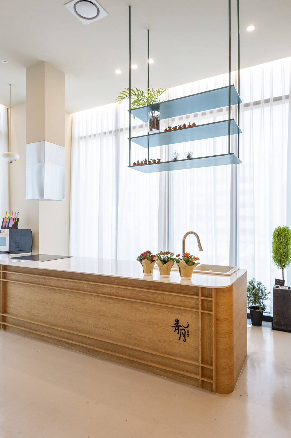 23 平米简约高雅的清新月洞穴工作室设计-8