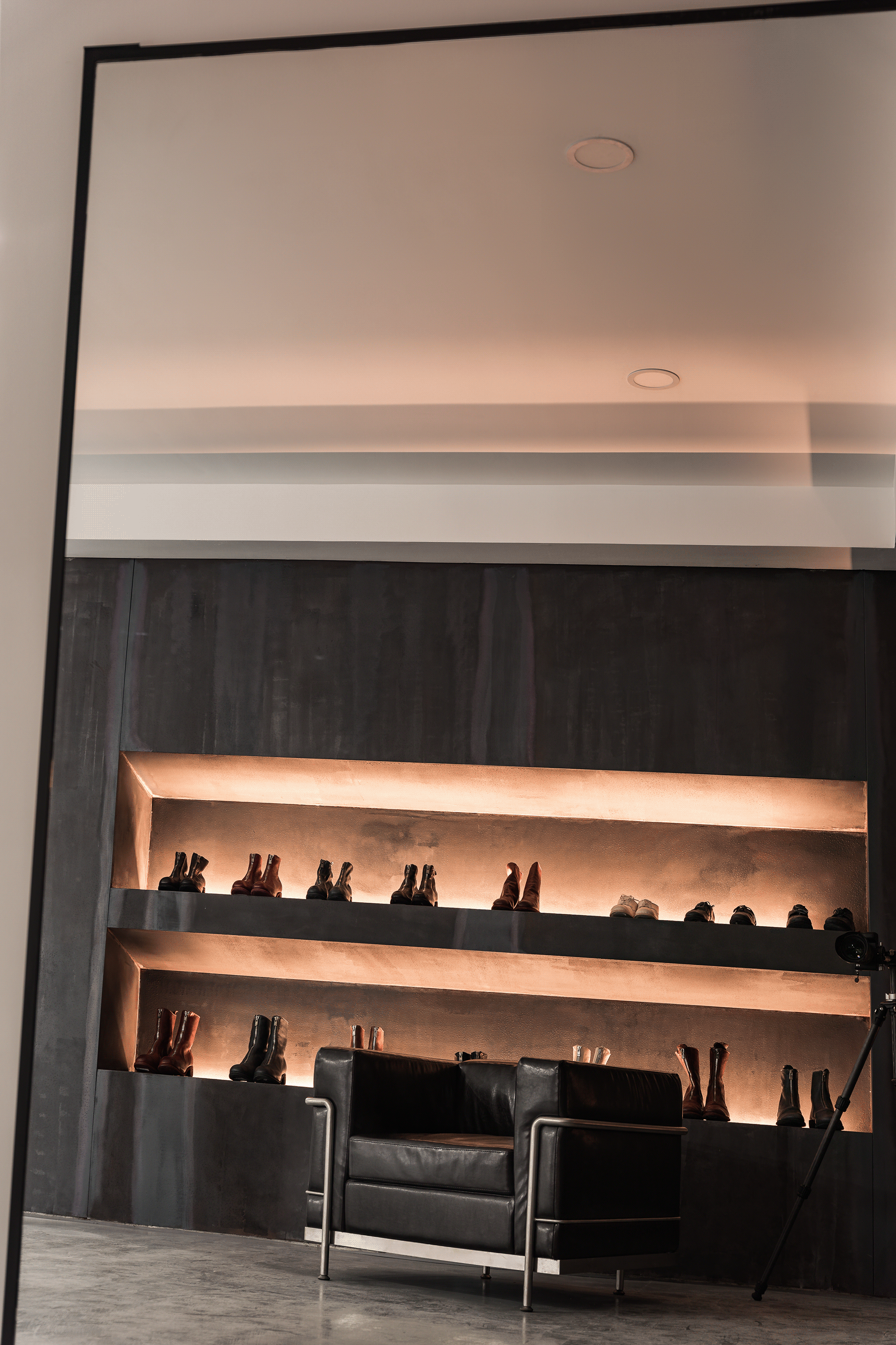 黑暗画廊丨越南河内丨Naki Wood Studio-12