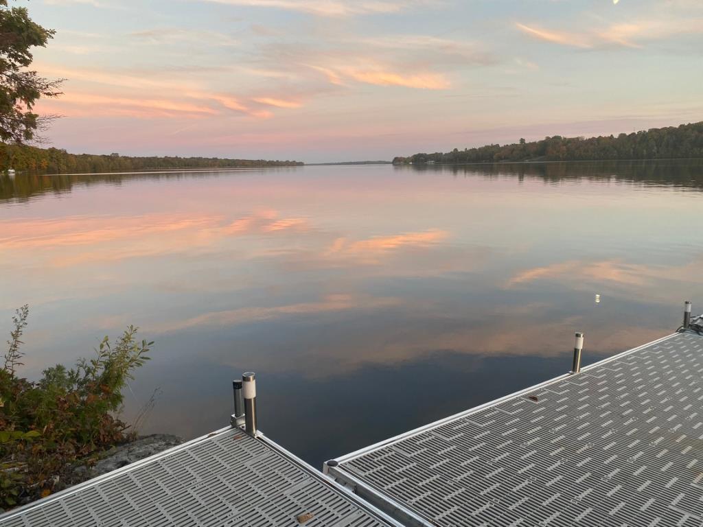 劳伦琴地区水边豪华房产丨Joli Joli Design-30