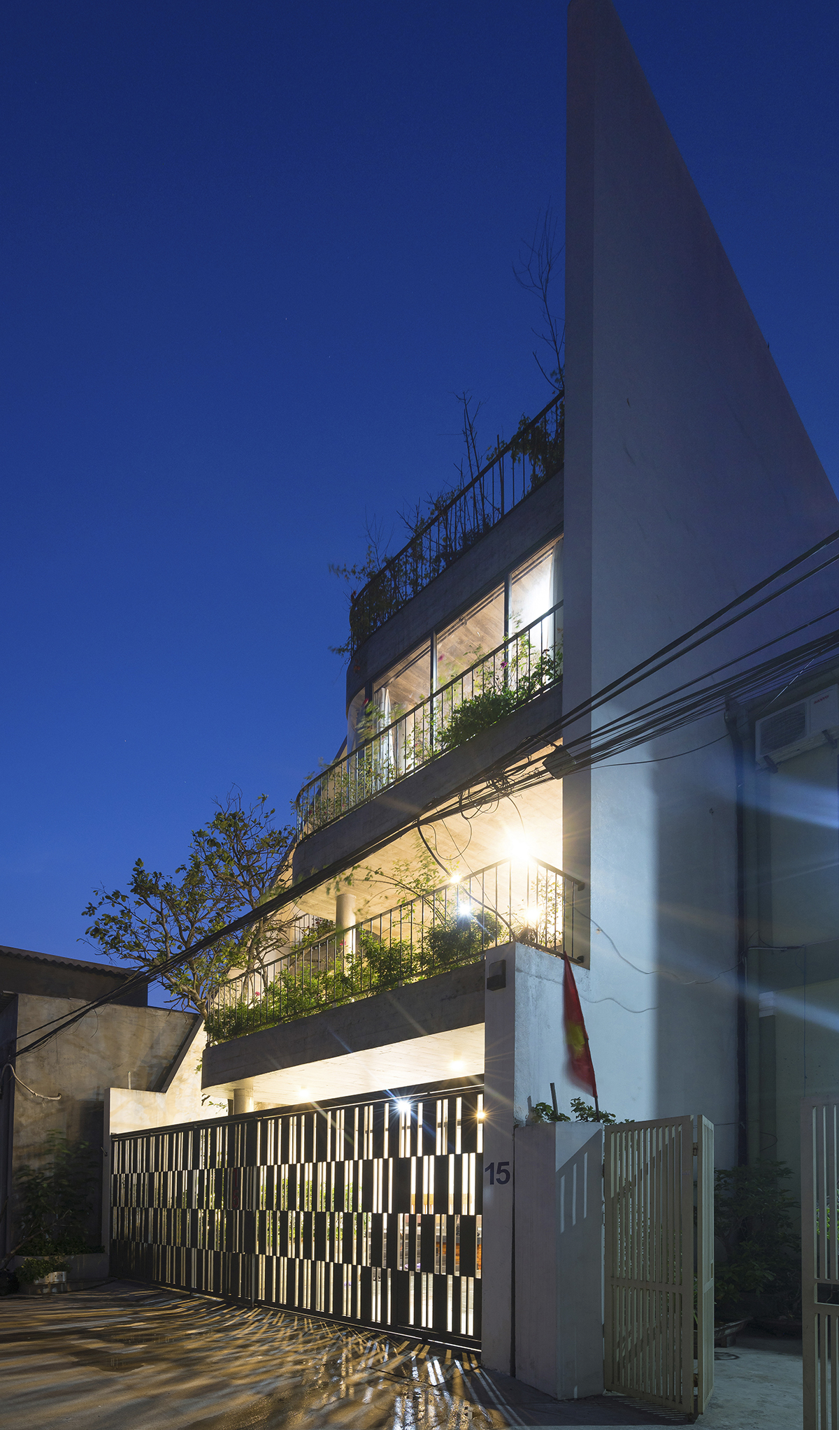 越南 V1 住宅 | 自然与人文交融的现代家庭空间-1