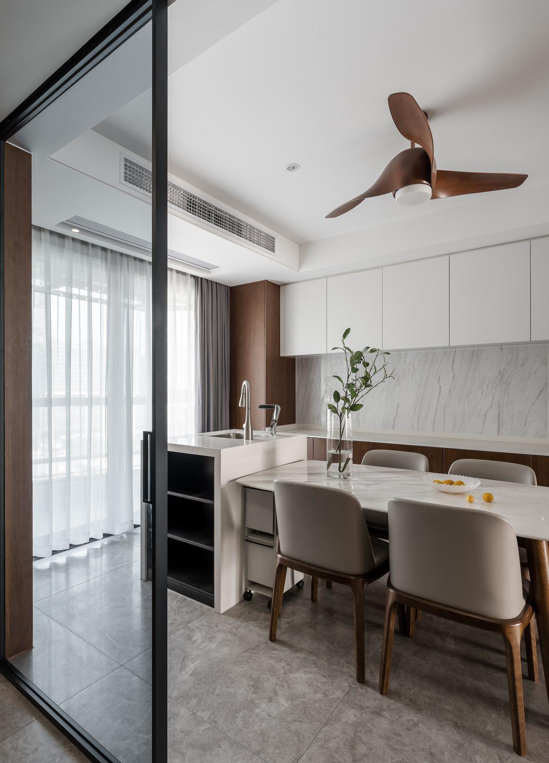 现代白领公寓设计，温馨优雅与功能性完美融合-11