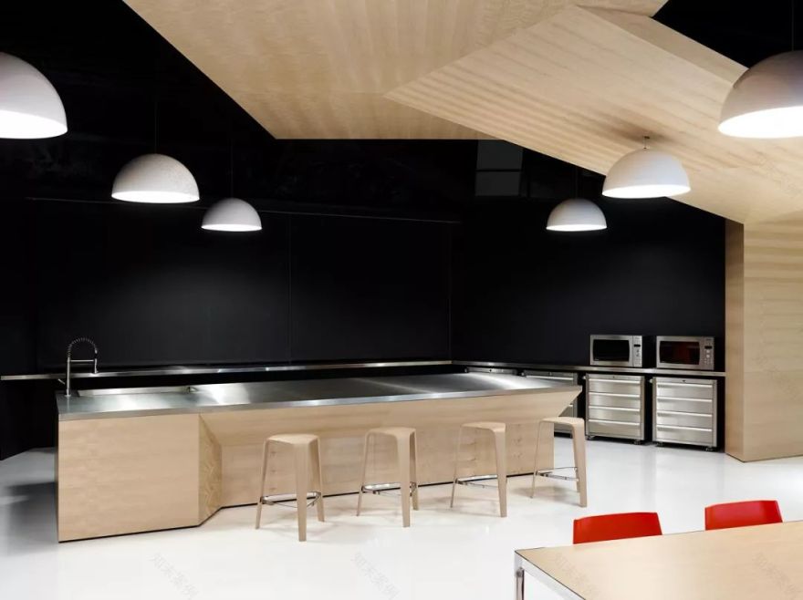 极简办公空间,诠释 less is more 设计理念-31