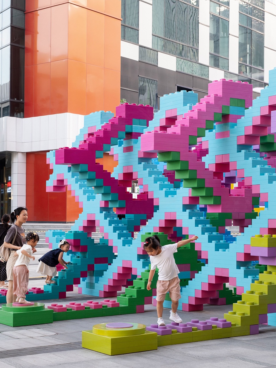 乐高® “世界玩乐节” – 《织光乐园》公共艺术装置丨中国上海丨大星吉子工作室-22