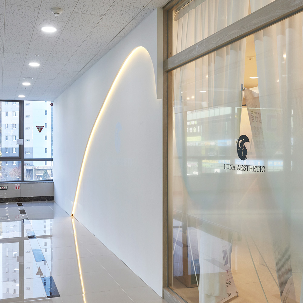 14 平白色木质小空间，极简设计的完美呈现-17