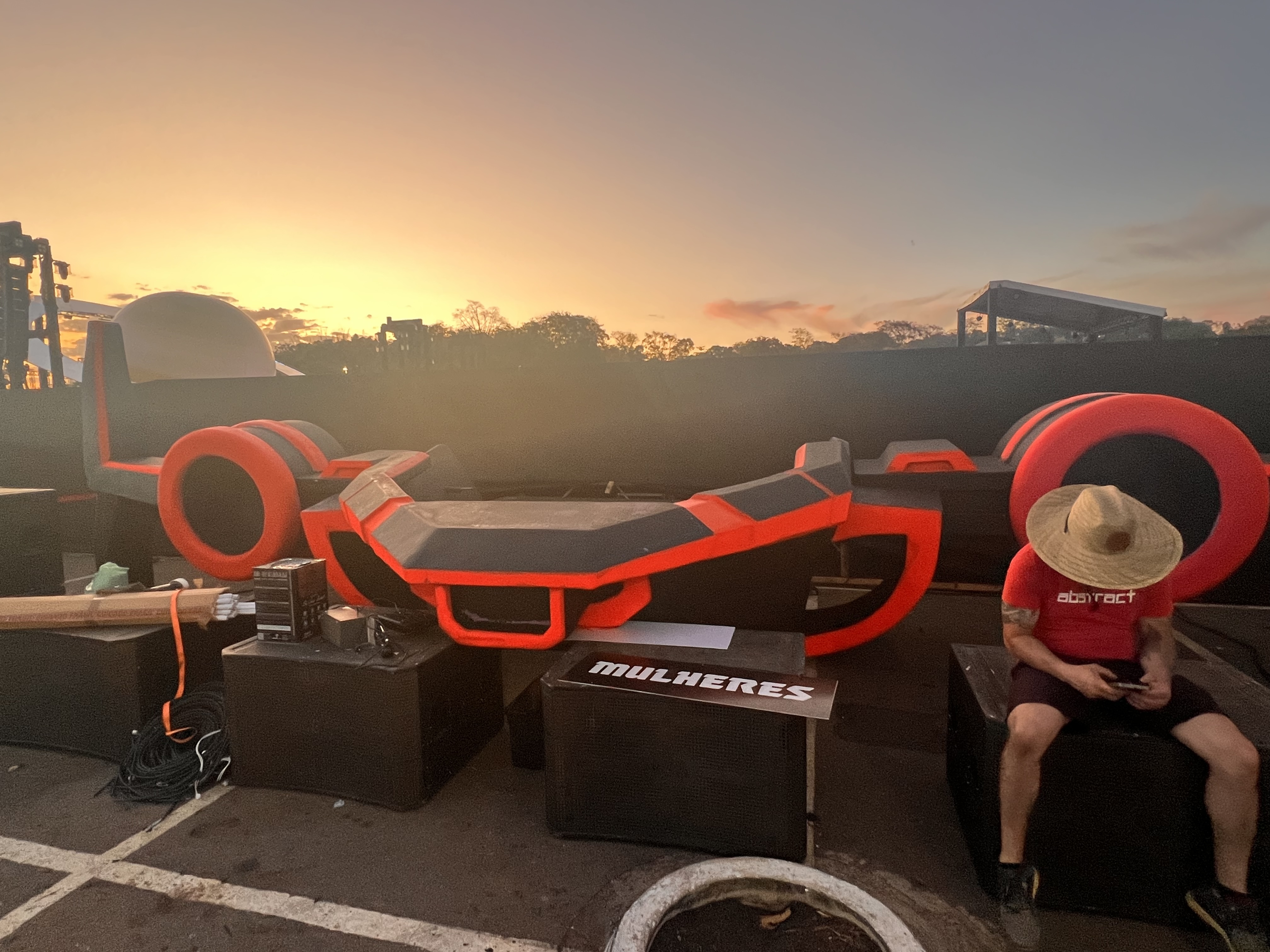 ABSTRACT SATURNO 2023-55