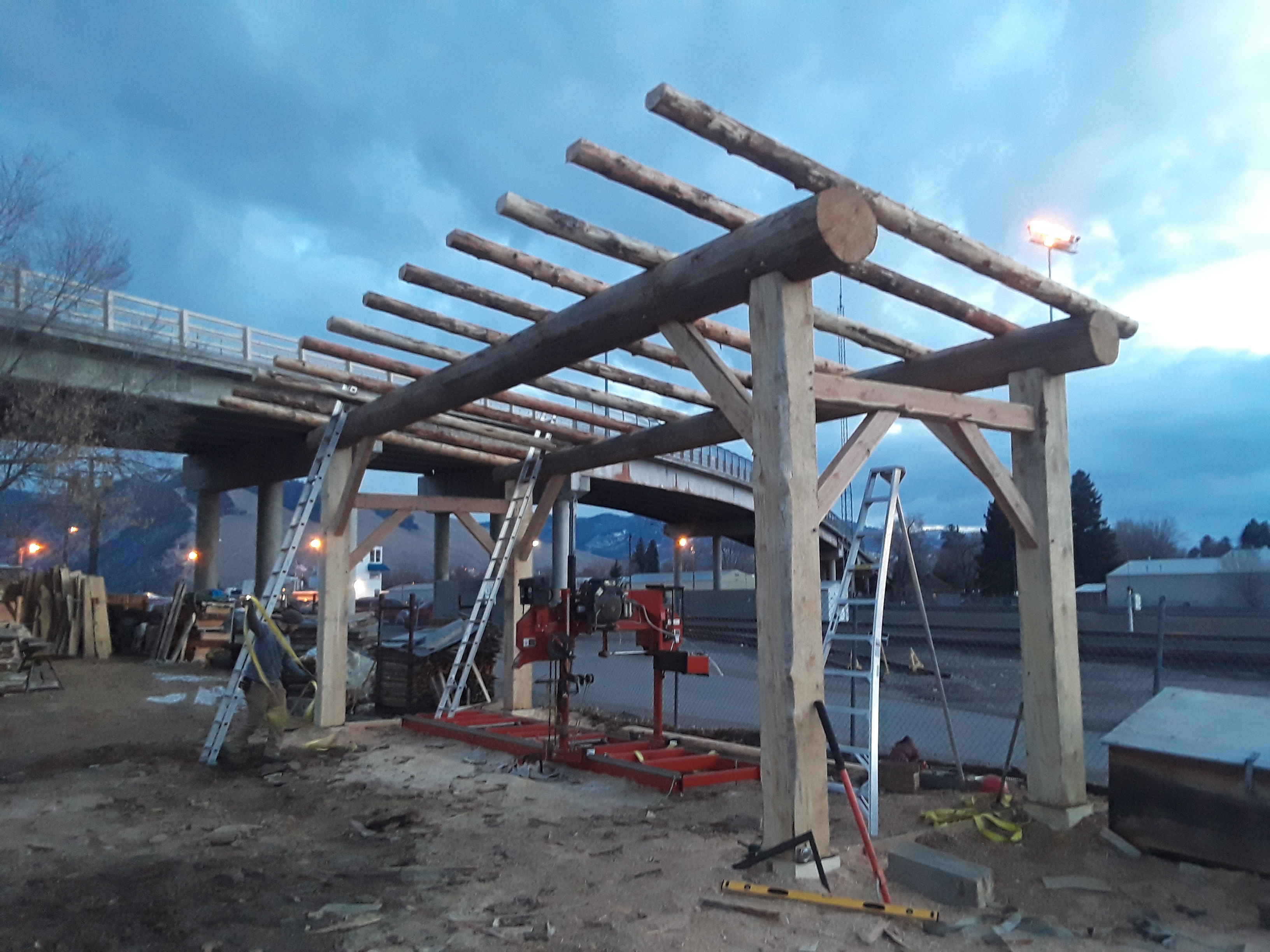 伍德迈泽斜屋顶 shed（可理解为常见的斜顶样式），考虑到 Woodmizer可能是特定品牌名，所以整体为伍德迈泽斜屋顶 -3