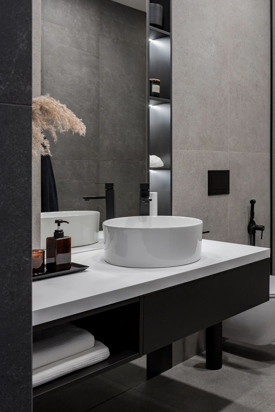 四口之家的现代室内设计-42