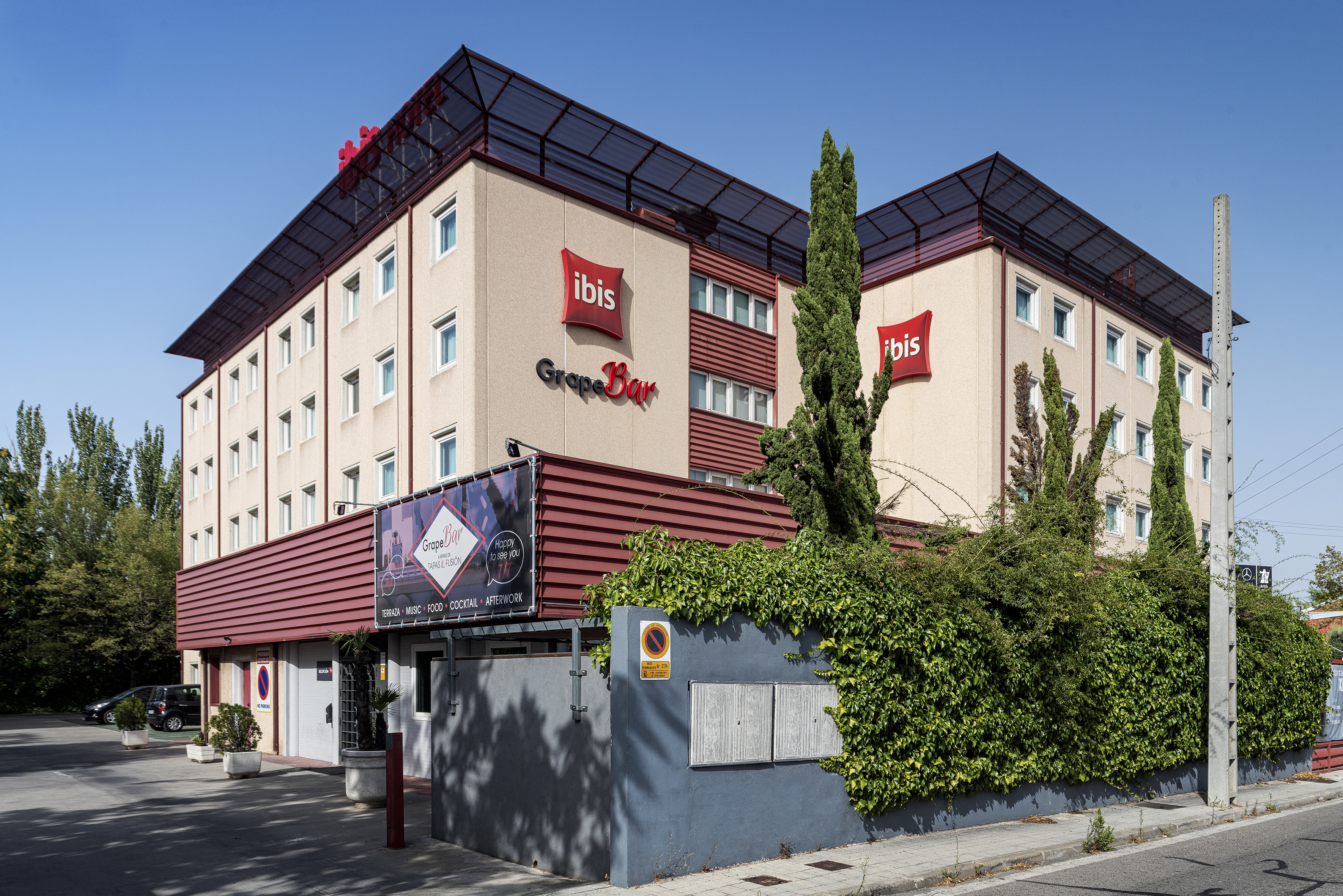 Lobby y zonas comunes del hotel IBIS Fuenlabrada-0