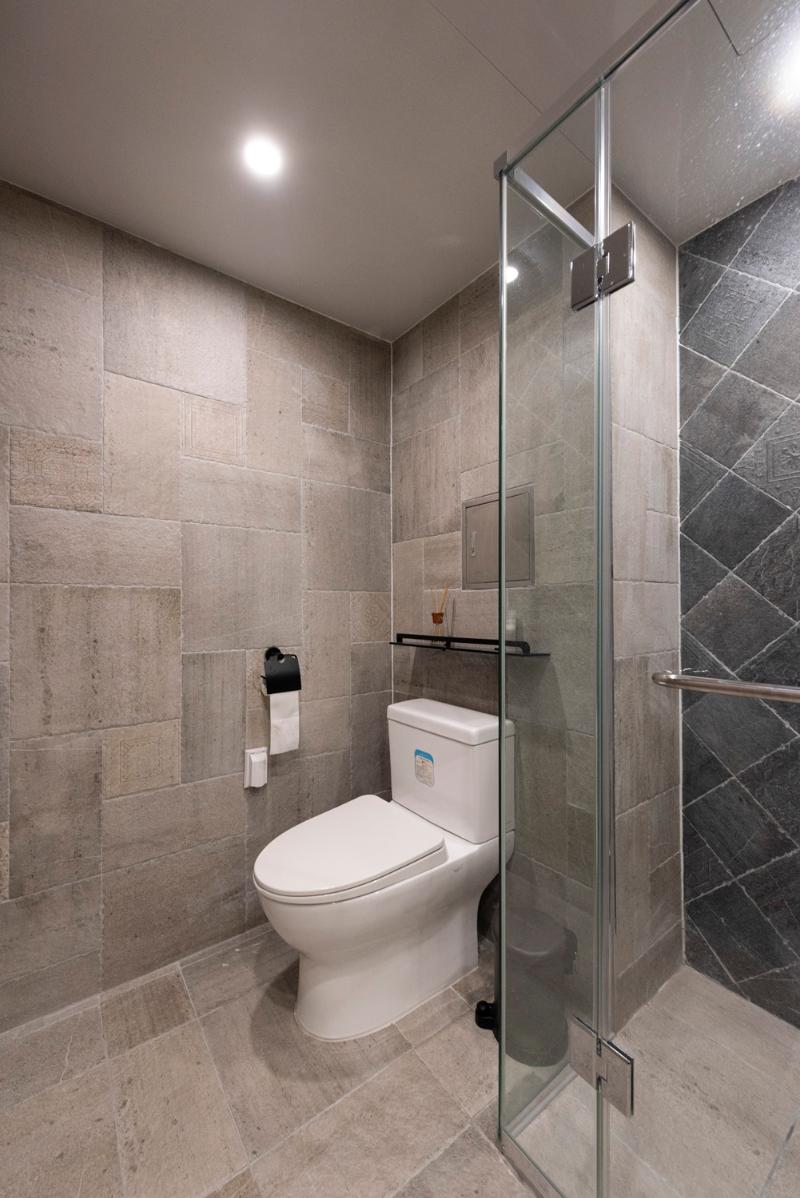 简约 37 坪白色与木质调的明亮健身房设计-12