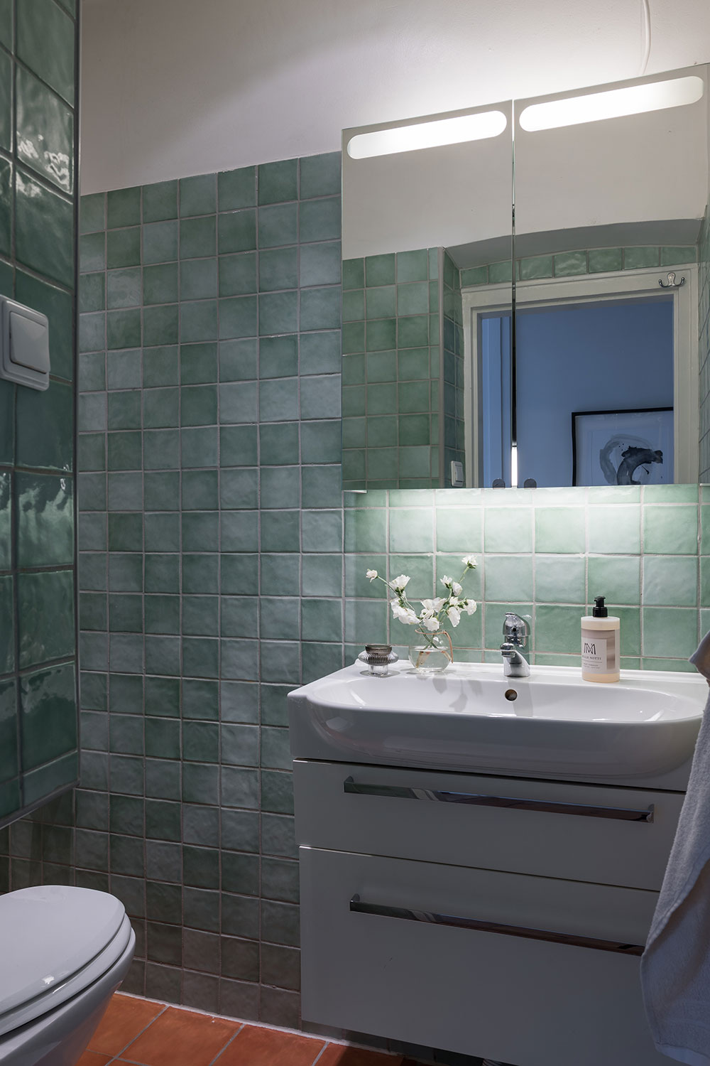 位于斯德哥尔摩带黑白厨房的优雅转角公寓-20