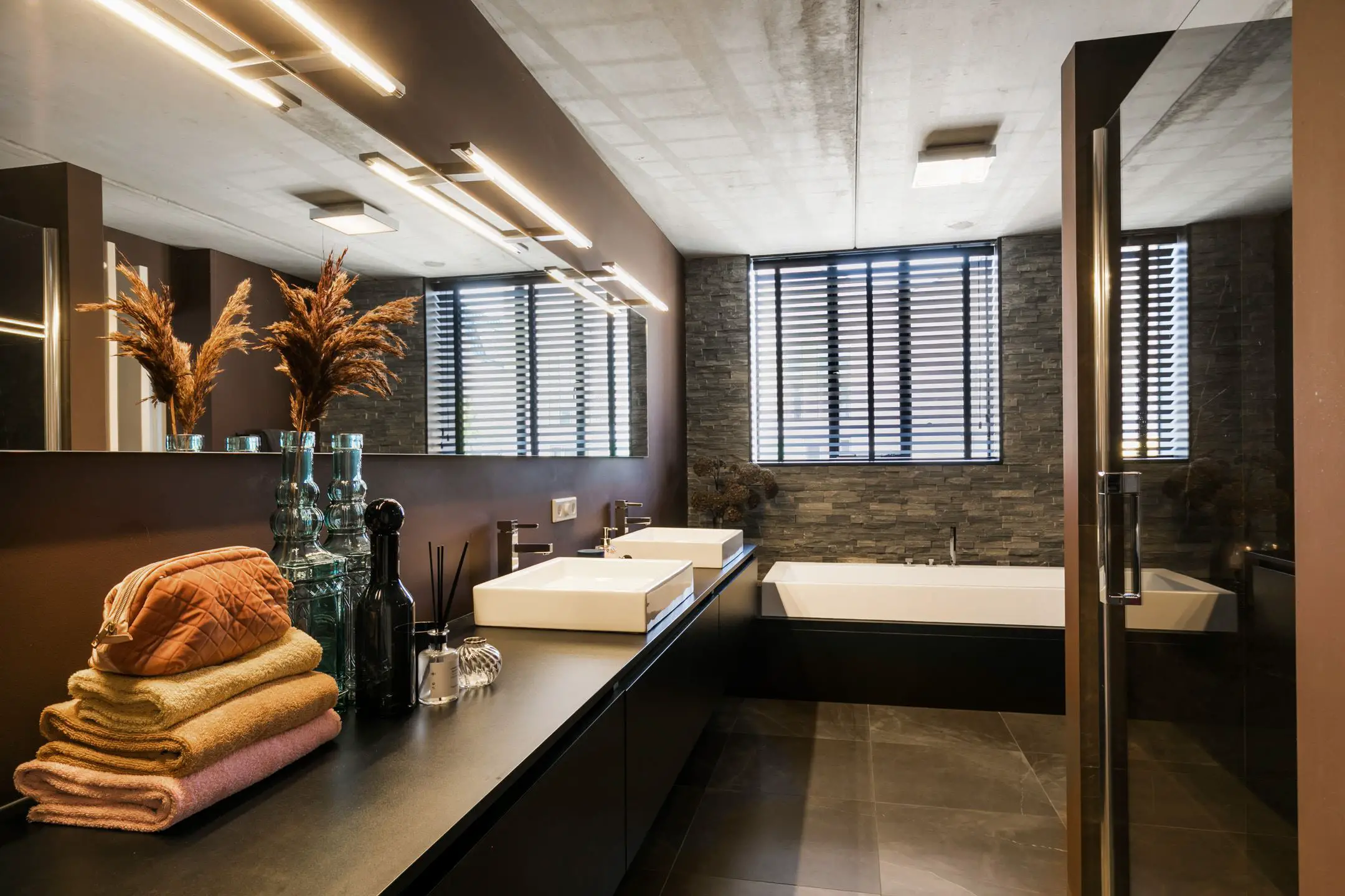 荷兰黑梁 loft 设计,巧妙空间布局引人赞不绝口-15