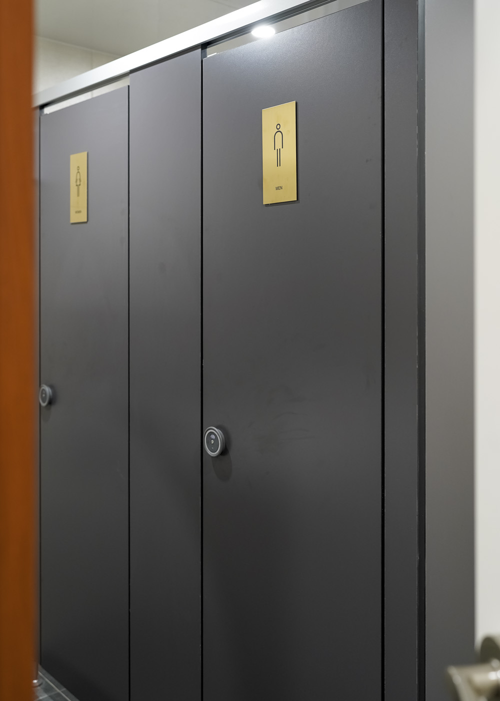 黑色与橙色的碰撞 | 49 平米迷你公寓的惊艳设计-24