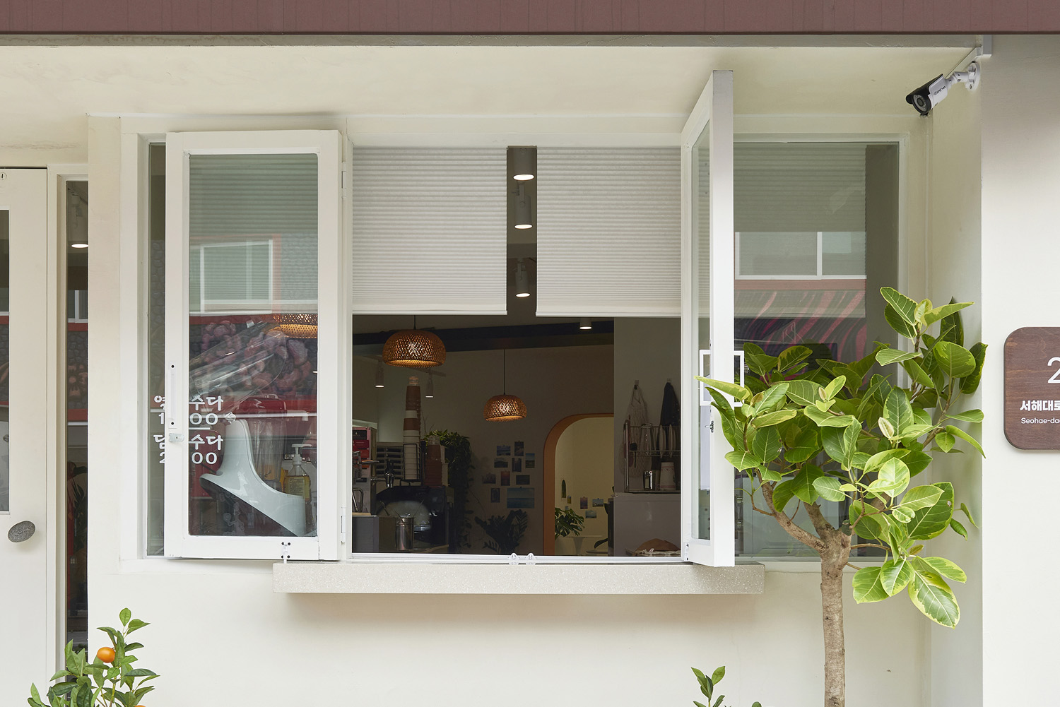 19 平米小空间，韩国设计师的惊艳咖啡厅设计-4